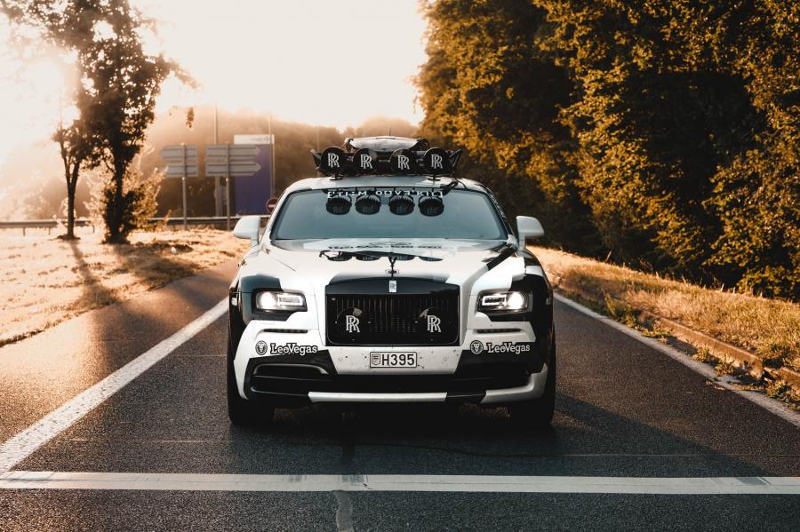  Rolls-Royce Wraith by Jon Olsson 2017 года  (фото 13 из 18)
